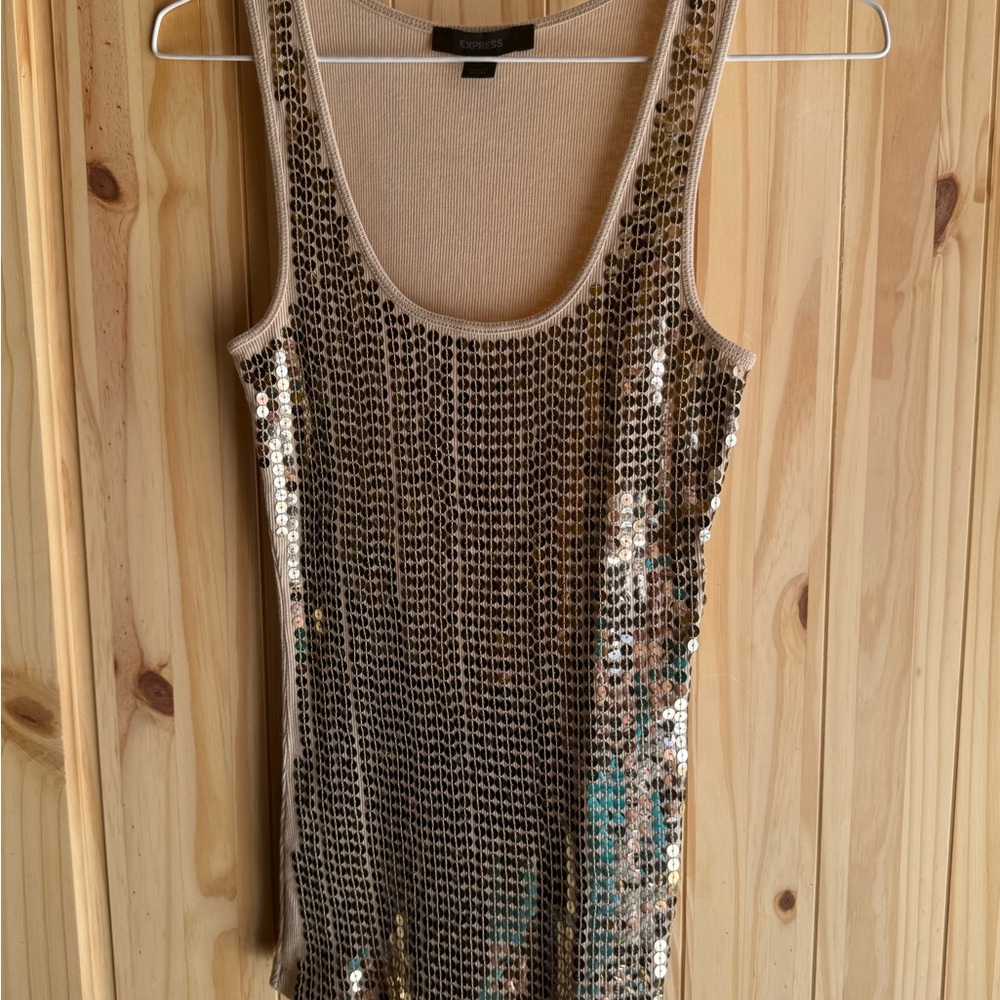 Small knit tank top with sequins